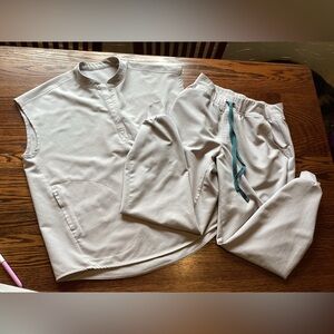 Figs Scrub Set - Women’s Medium in Slate Jogger Set